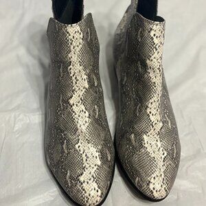 Crochet Brand- size 9 snake skin
